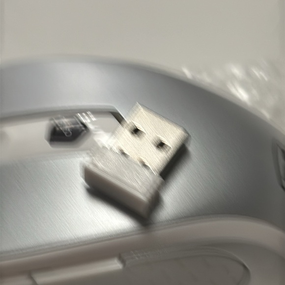 NWOT- VicTsing Wireless Silver-Gray and White Portable Mouse with USB Receiver - Picture 9 of 13